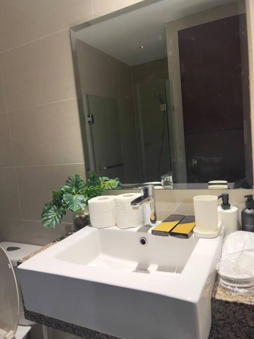 One Uptown Residences Bgc Taguig Exterior photo